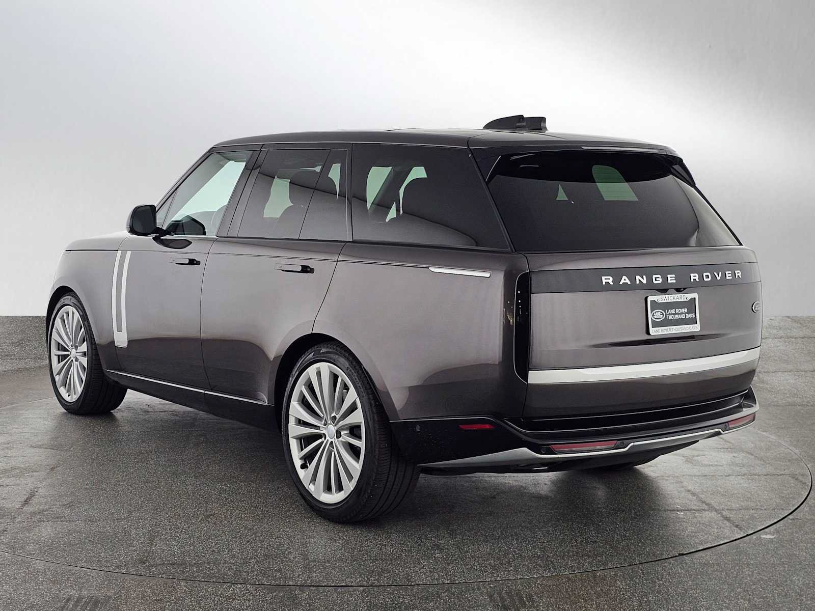 Used 2023 Land Rover Range Rover First Edition AWD/4WD image 3