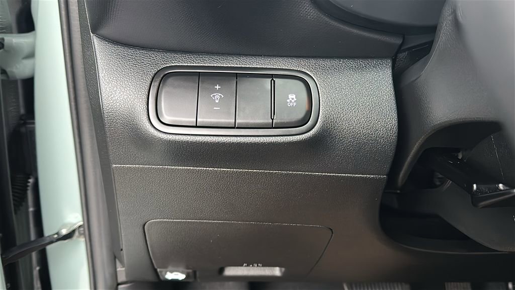 Used 2025 Hyundai Venue SEL FWD image 21
