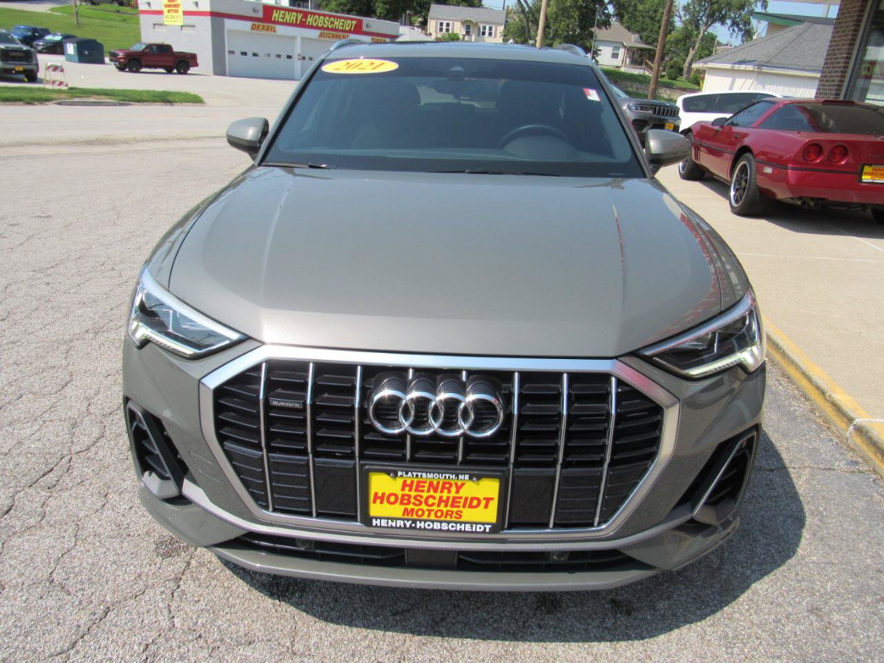 Used 2021 Audi Q3 2.0T Premium Plus w/ Premium Plus Package AWD/4WD image 2