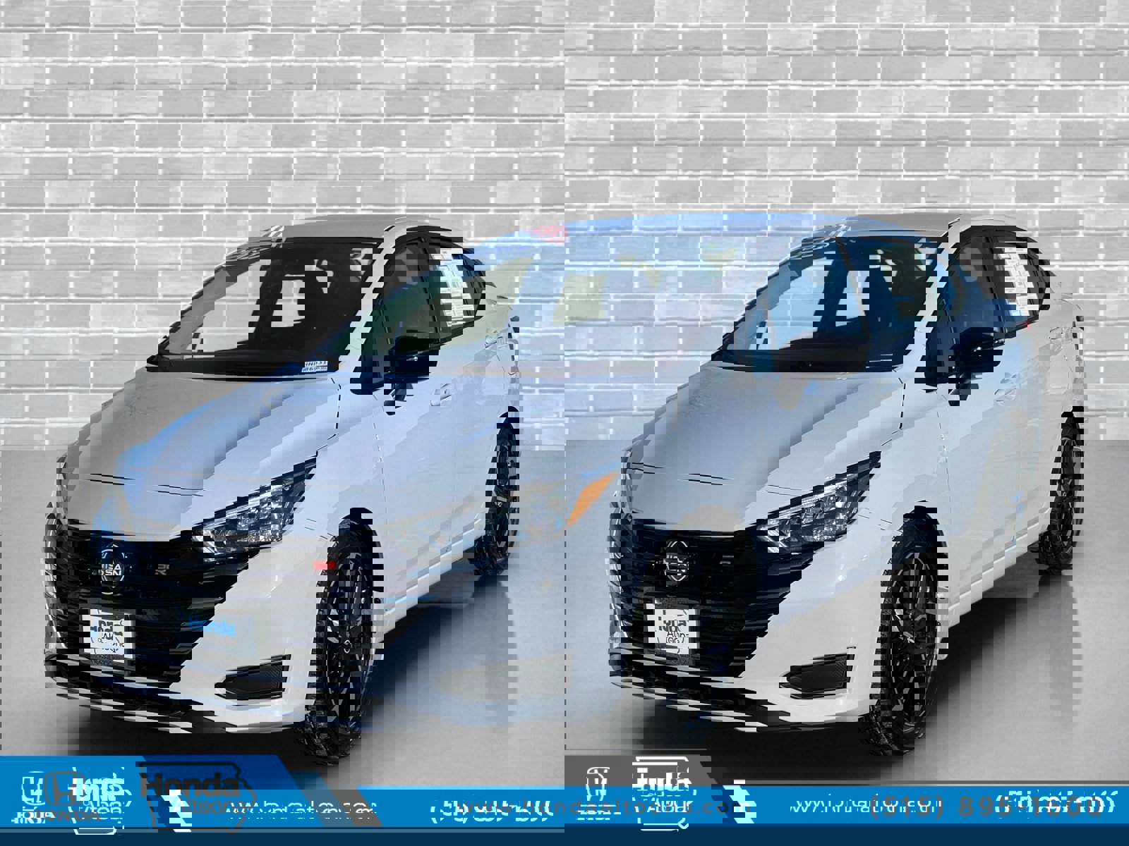 Used 2023 Nissan Versa SR w/ Trunk Package image 1