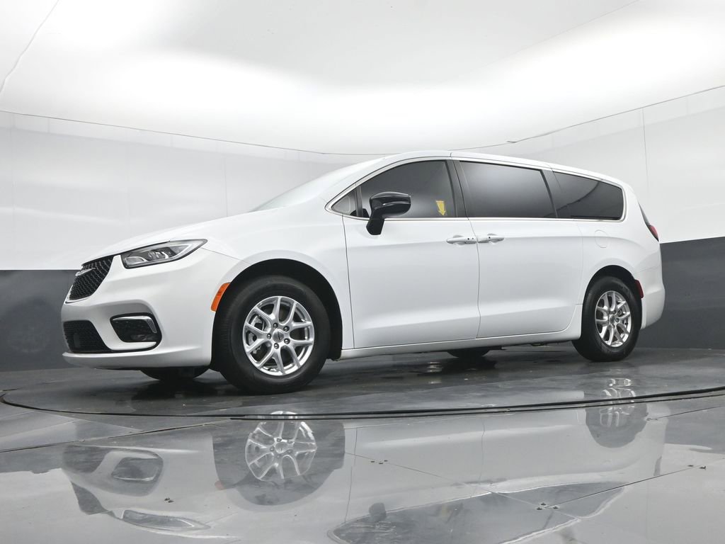 Used 2024 Chrysler Pacifica Touring image 69