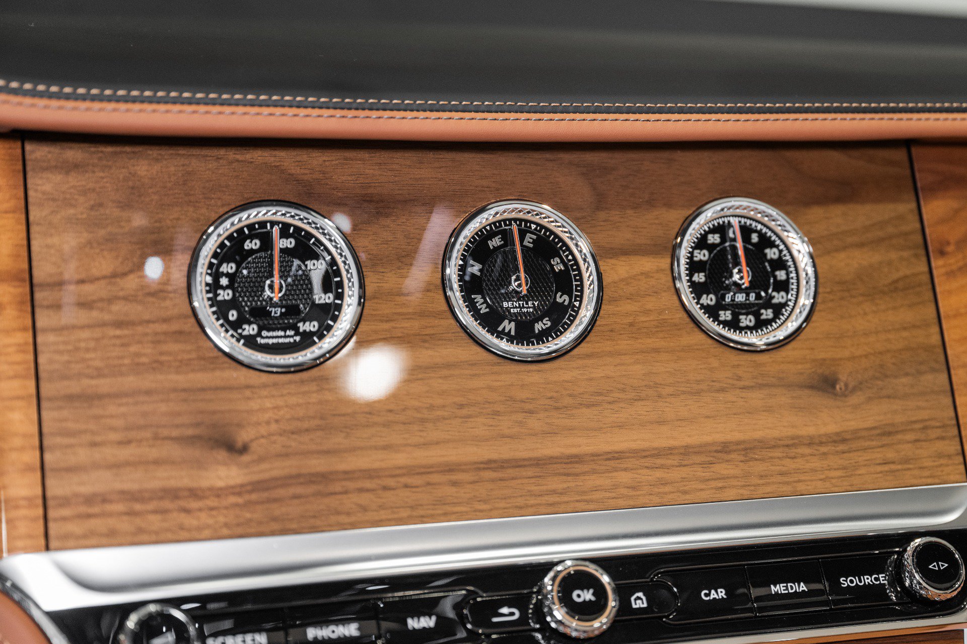 New 2024 Bentley Continental GT V8 AWD/4WD image 32