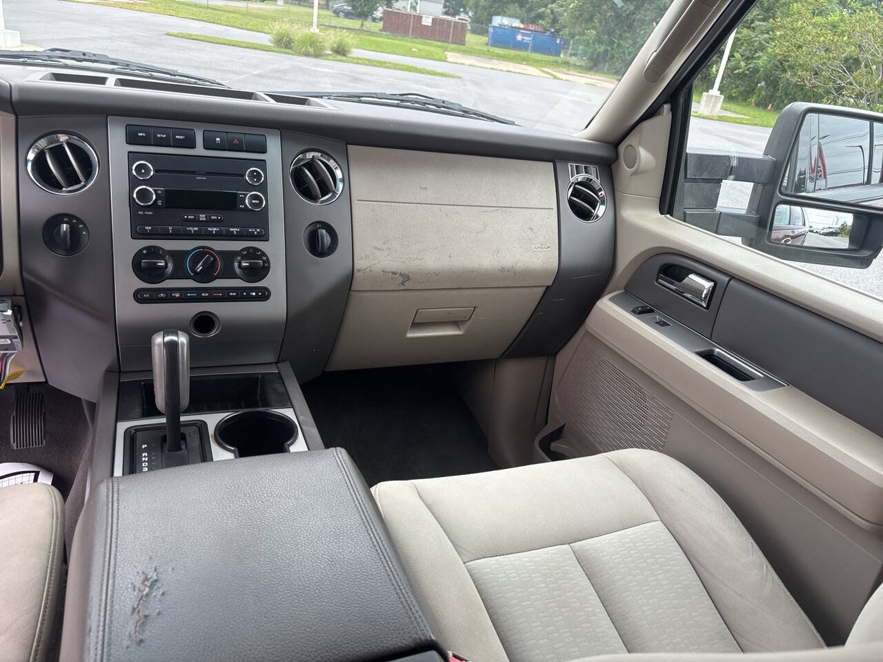 Used 2010 Ford Expedition XLT AWD/4WD image 24