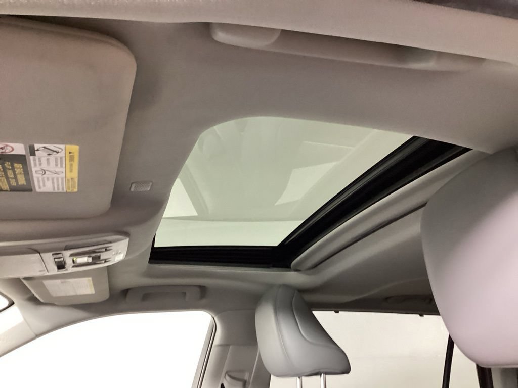 Used 2022 Toyota Highlander XLE AWD/4WD image 28