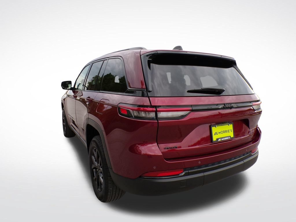 Used 2024 Jeep Grand Cherokee Altitude AWD/4WD image 3