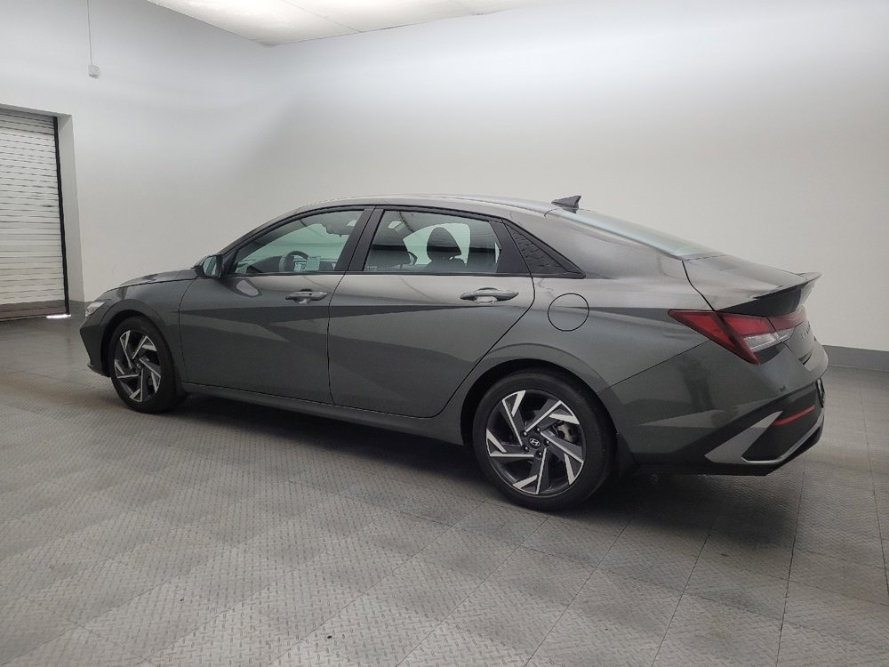 Used 2025 Hyundai Elantra Sport image 3