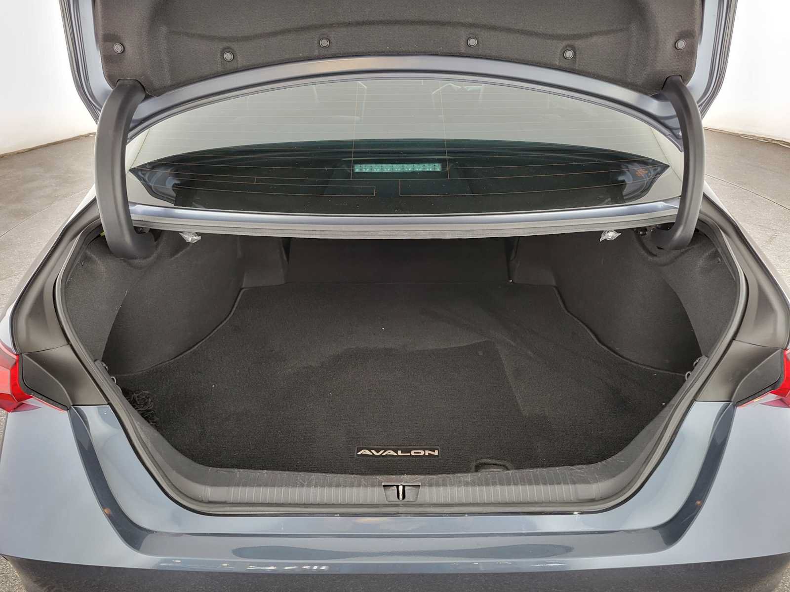 Used 2020 Toyota Avalon XLE w/ Carpet Mat Package FWD image 14
