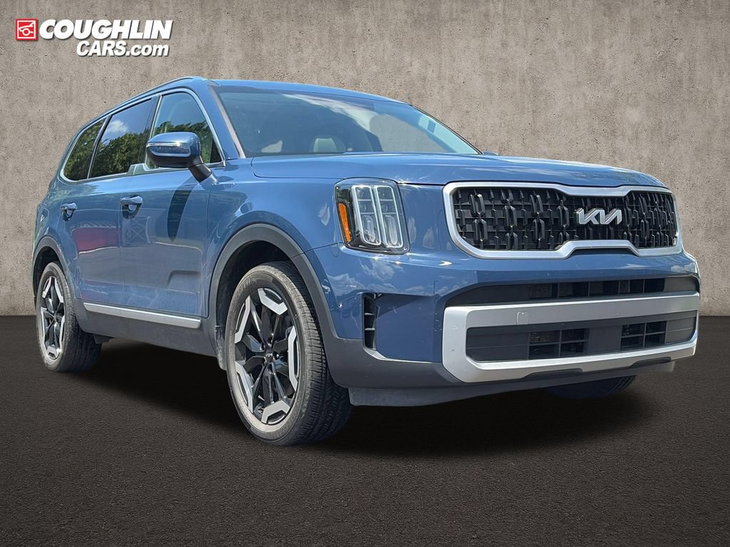 Used 2023 Kia Telluride EX w/ EX Captain's Chair Package AWD/4WD image 1
