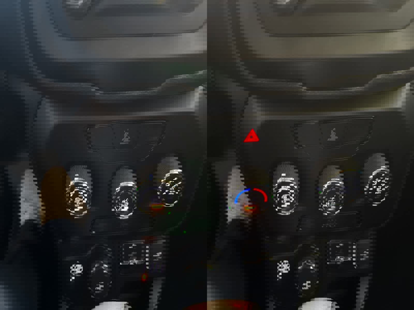 Used 2018 Jeep Renegade Sport w/ Power & Air Group image 27