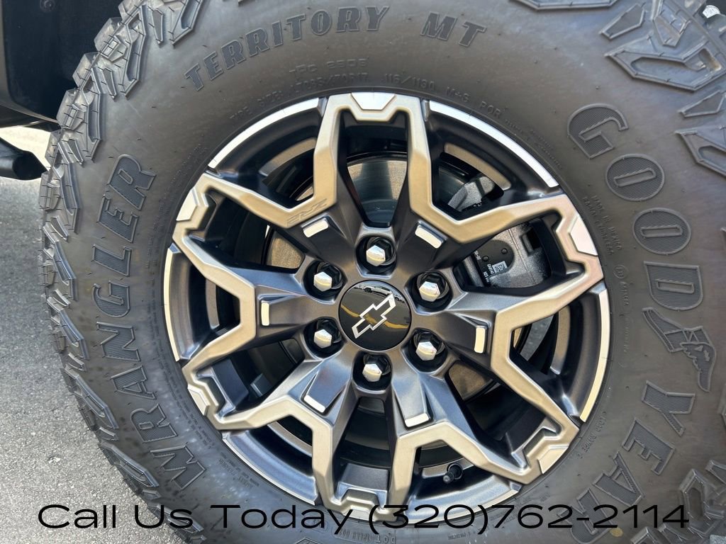 Certified 2025 Chevrolet Colorado ZR2 w/ Technology Package AWD/4WD image 11