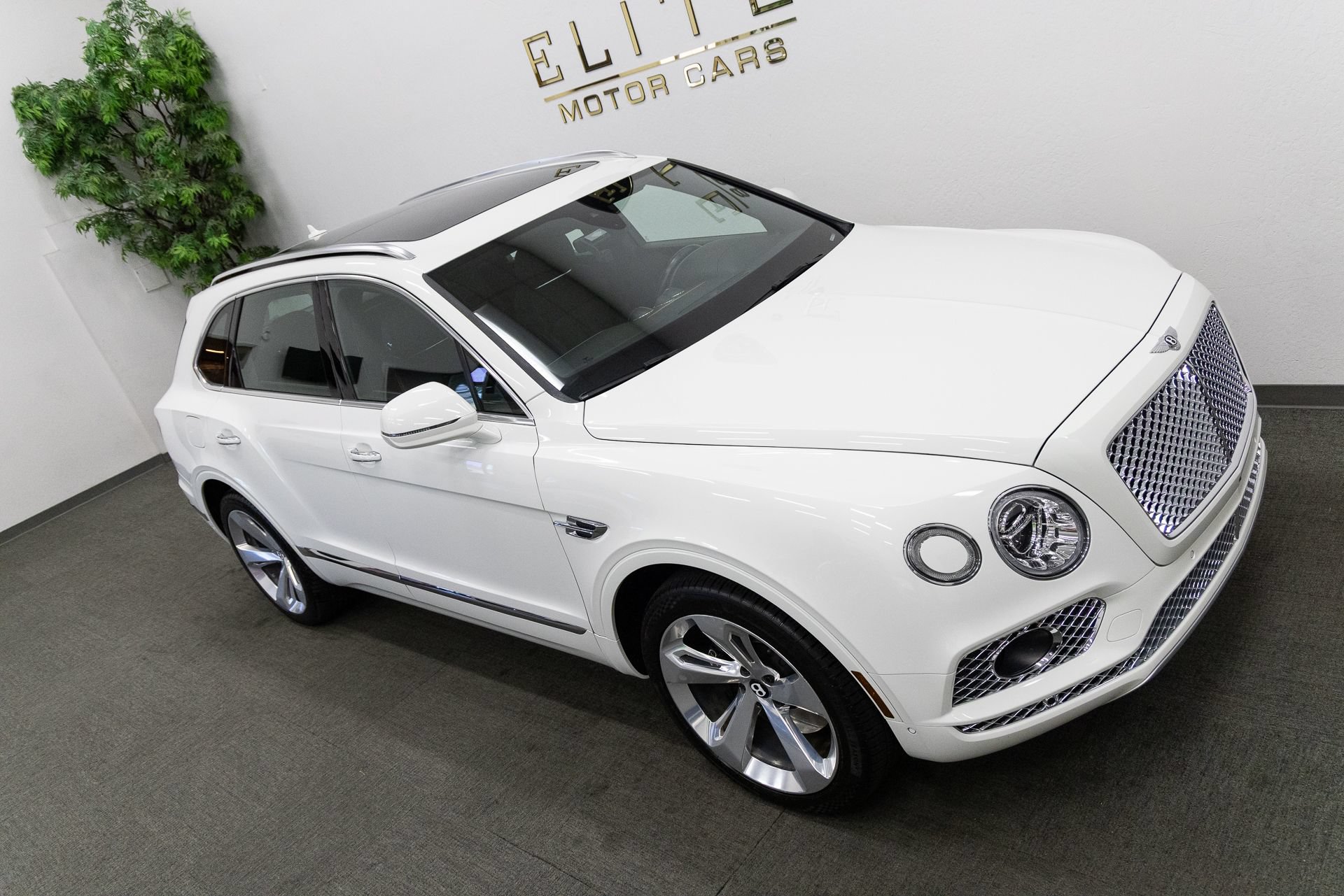 Used 2018 Bentley Bentayga AWD/4WD image 26