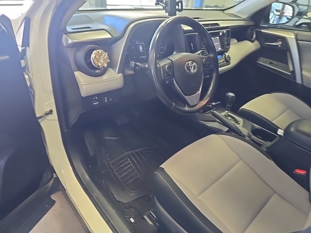 Used 2017 Toyota RAV4 XLE FWD image 8