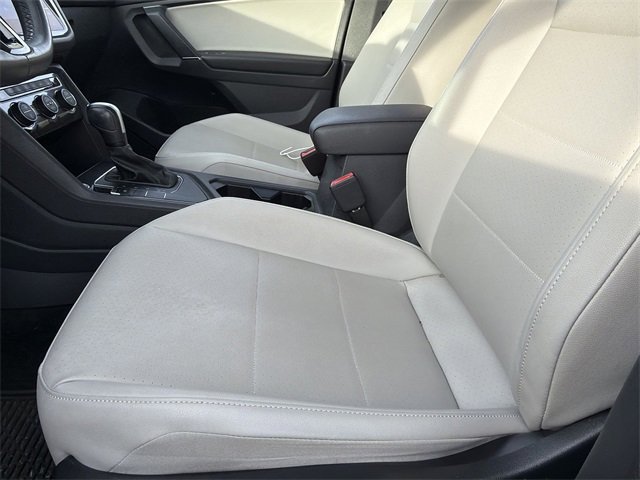 Used 2020 Volkswagen Tiguan SE w/ Panoramic Sunroof Package image 12