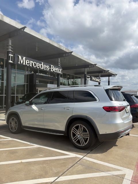 Used 2021 Mercedes-Benz GLS 450 4MATIC image 2