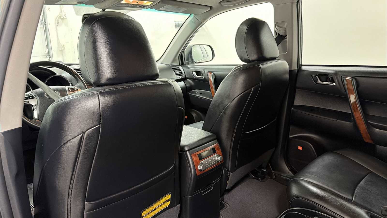 Used 2011 Toyota Highlander Limited w/ Tow Pkg AWD/4WD image 26