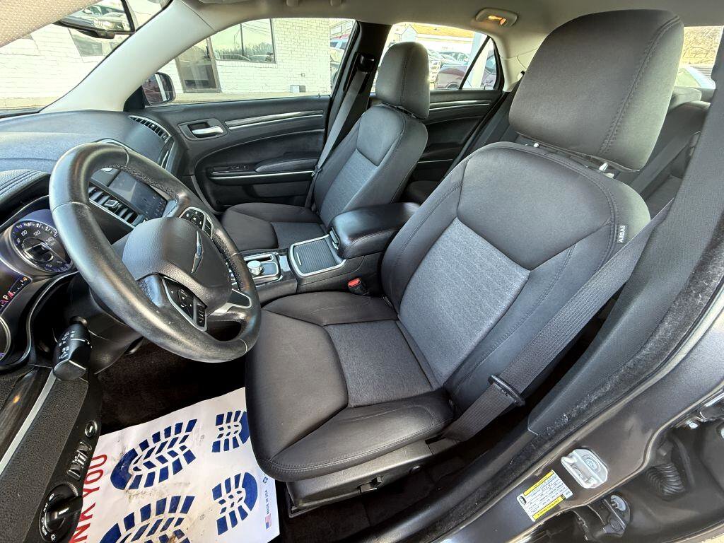 Used 2018 Chrysler 300 Touring w/ Sport Appearance Package image 12