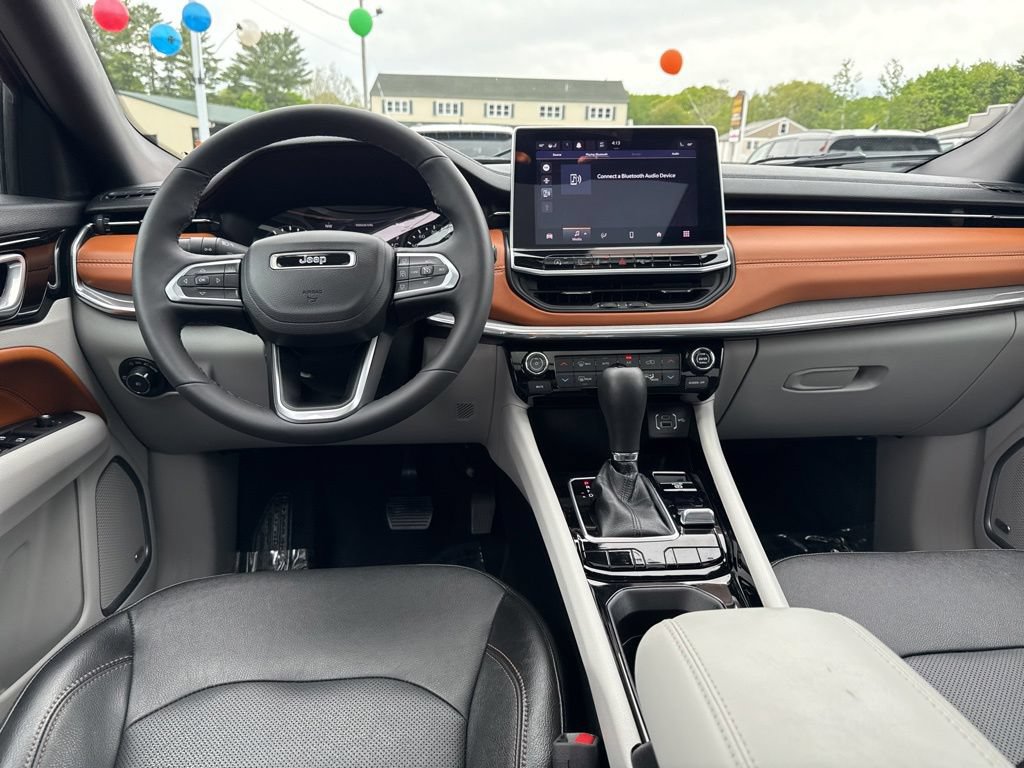 Certified 2023 Jeep Compass Limited w/ Sun and Sound Group AWD/4WD image 21
