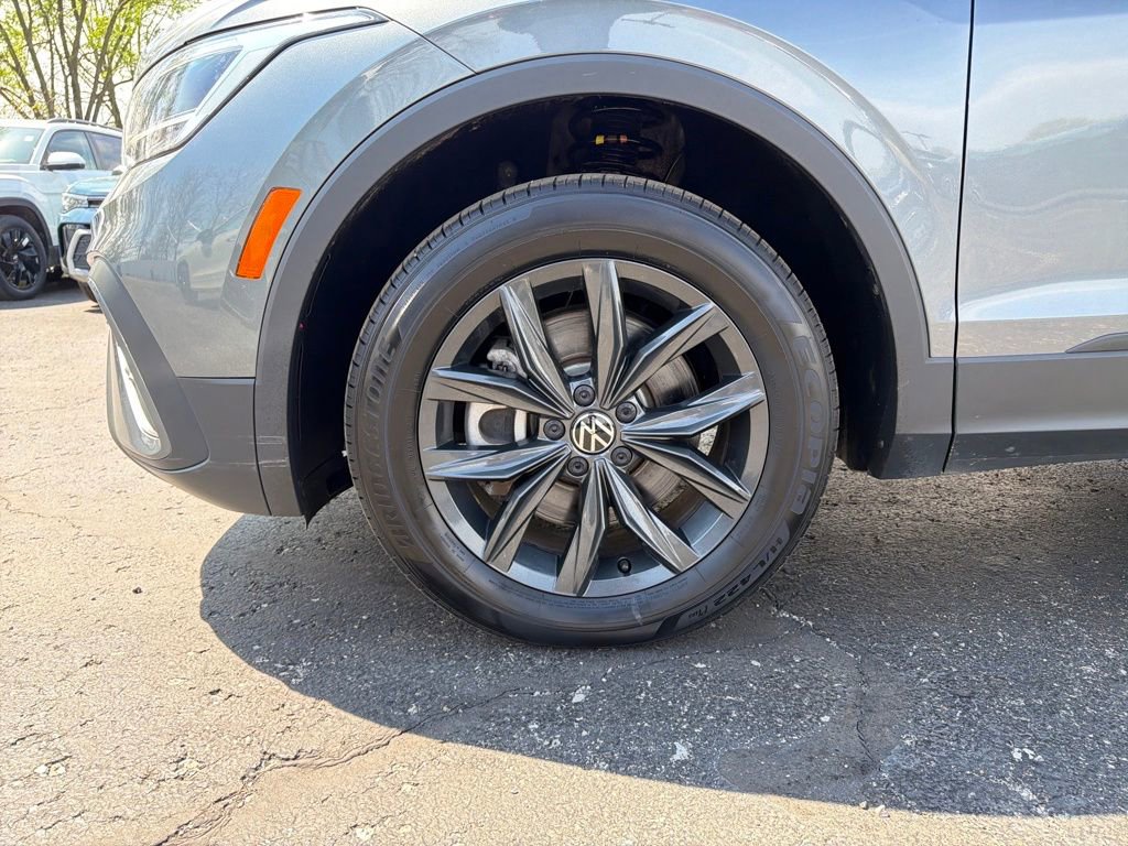Used 2024 Volkswagen Tiguan SE FWD image 29