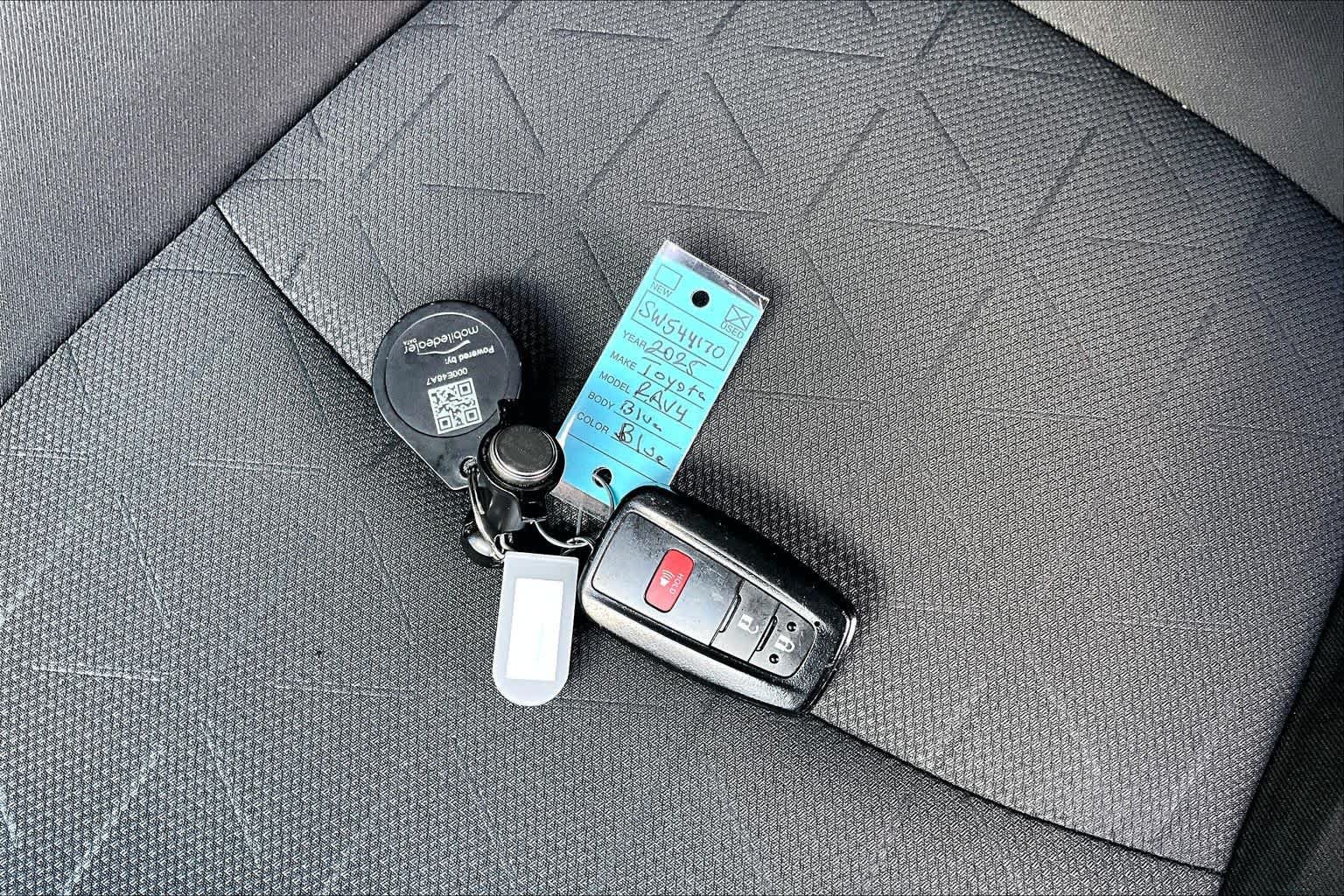 Certified 2025 Toyota RAV4 XLE AWD/4WD image 15