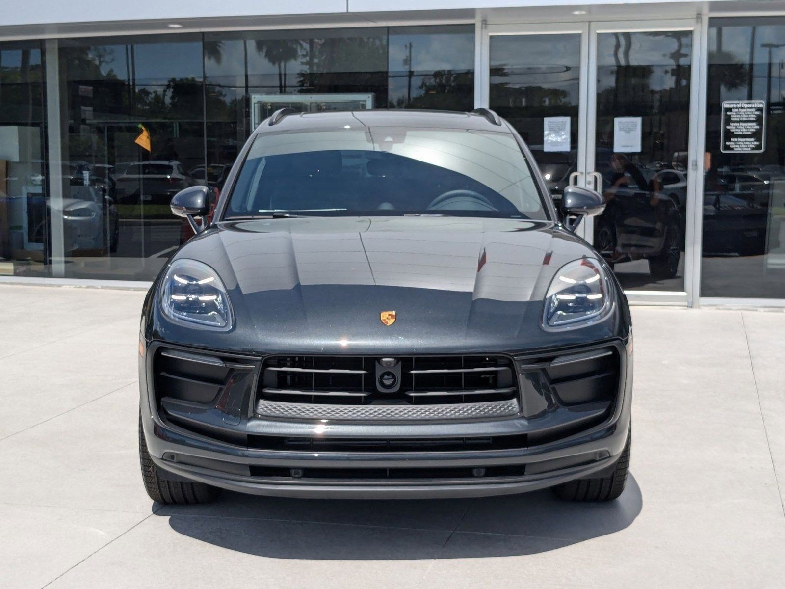 Certified 2025 Porsche Macan image 6