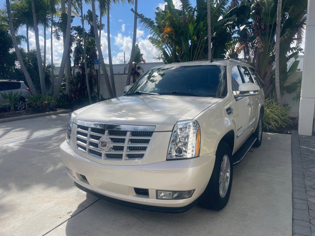 Used 2013 Cadillac Escalade 2WD image 4