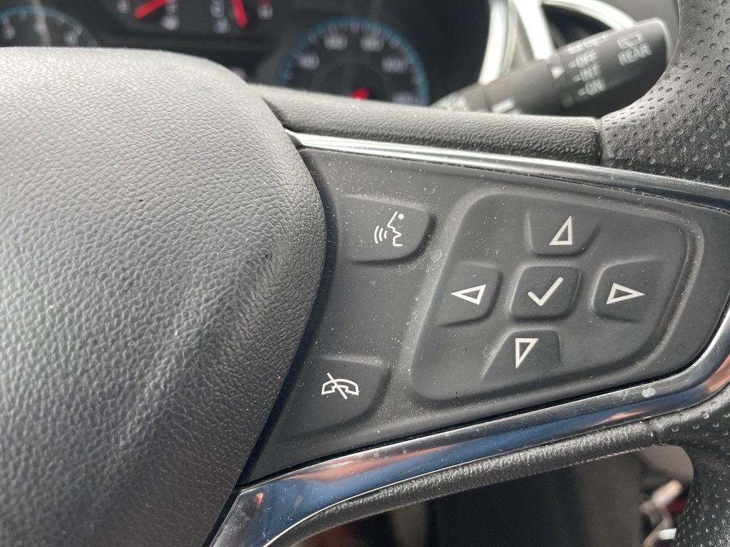 Used 2021 Chevrolet Equinox LS image 16