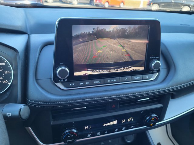 Used 2024 Nissan Rogue SV image 18