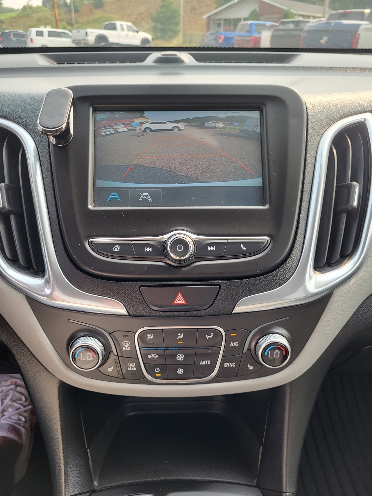 Used 2018 Chevrolet Equinox LT image 12