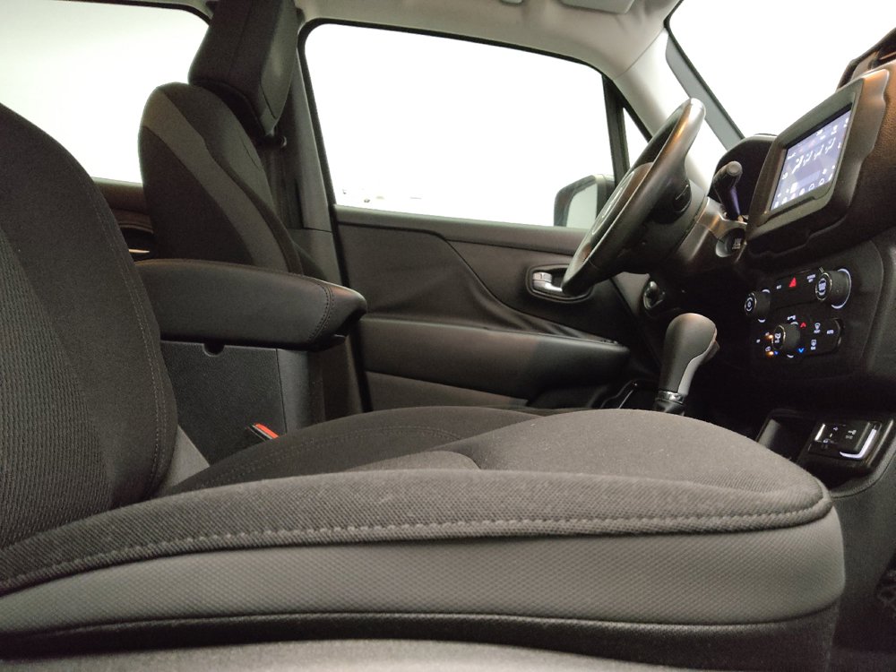 Used 2020 Jeep Renegade Altitude FWD image 21
