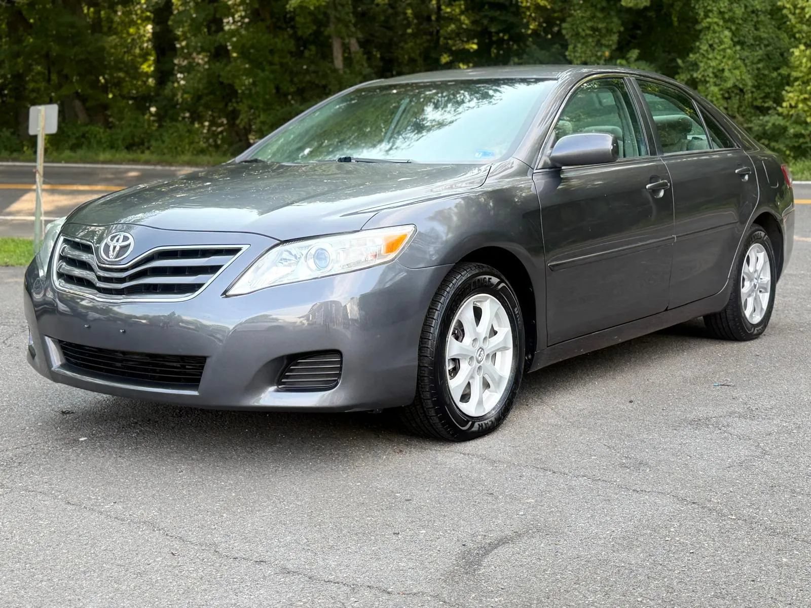 Used 2011 Toyota Camry LE w/ LE Extra-Value Pkg FWD image 3