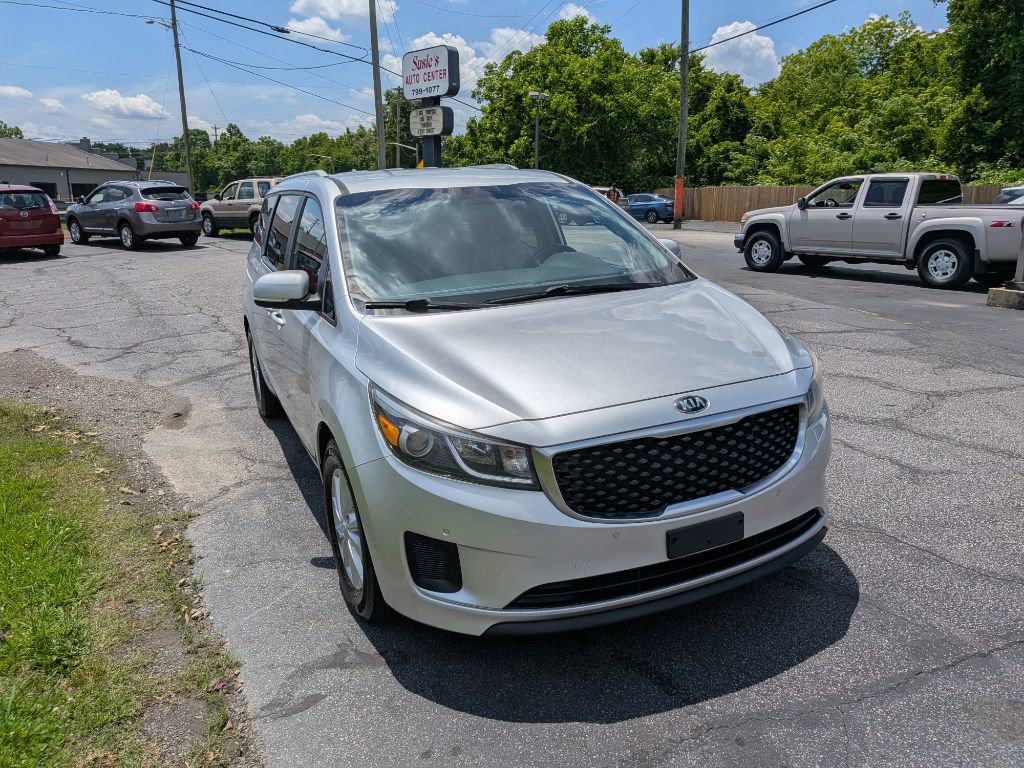 Used 2017 Kia Sedona LX w/ LX Essentials Premium Package FWD image 4