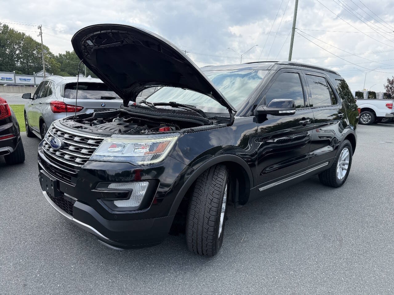 Used 2016 Ford Explorer XLT w/ Equipment Group 202A FWD image 24