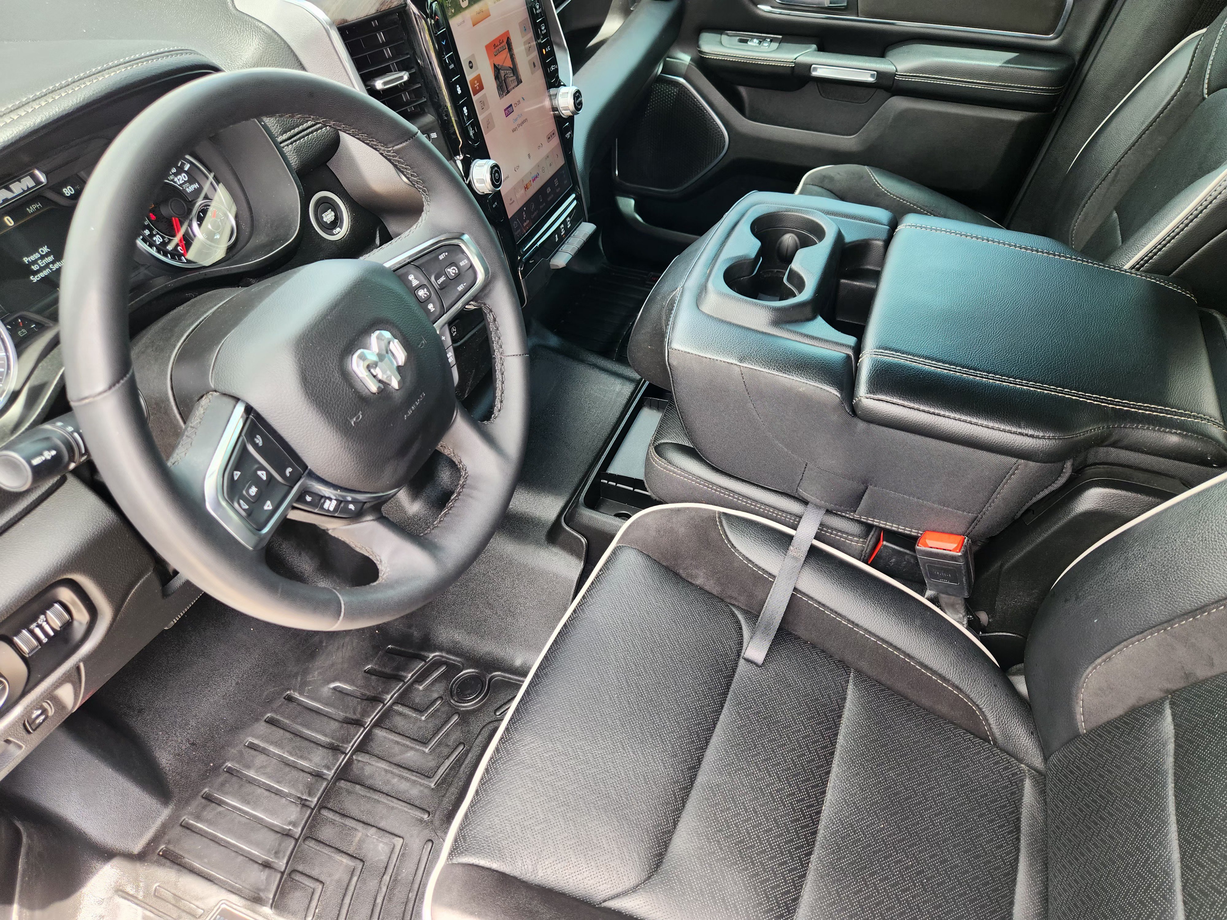 Used 2025 RAM 1500 Laramie AWD/4WD image 15