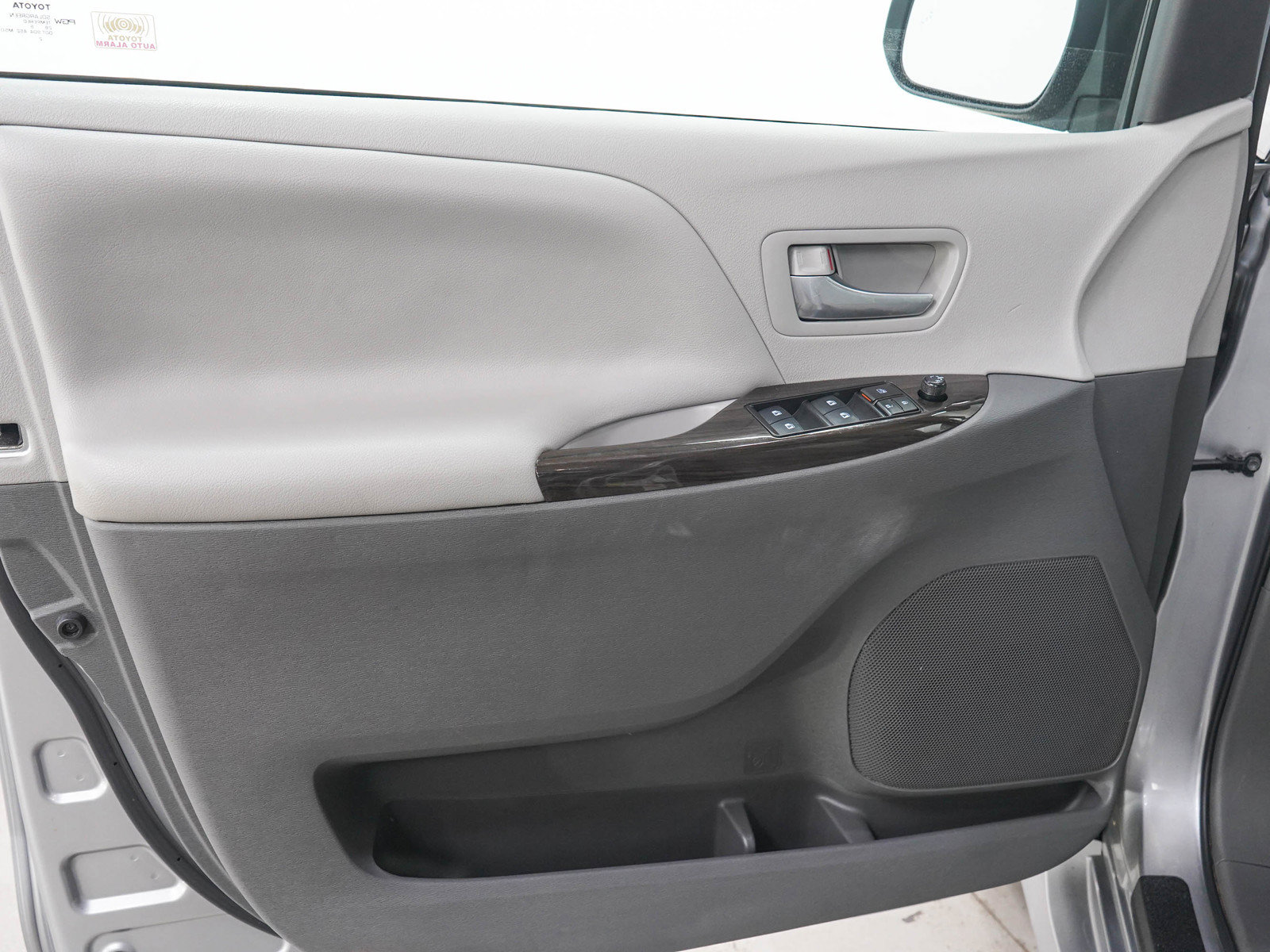 Used 2018 Toyota Sienna XLE FWD image 20