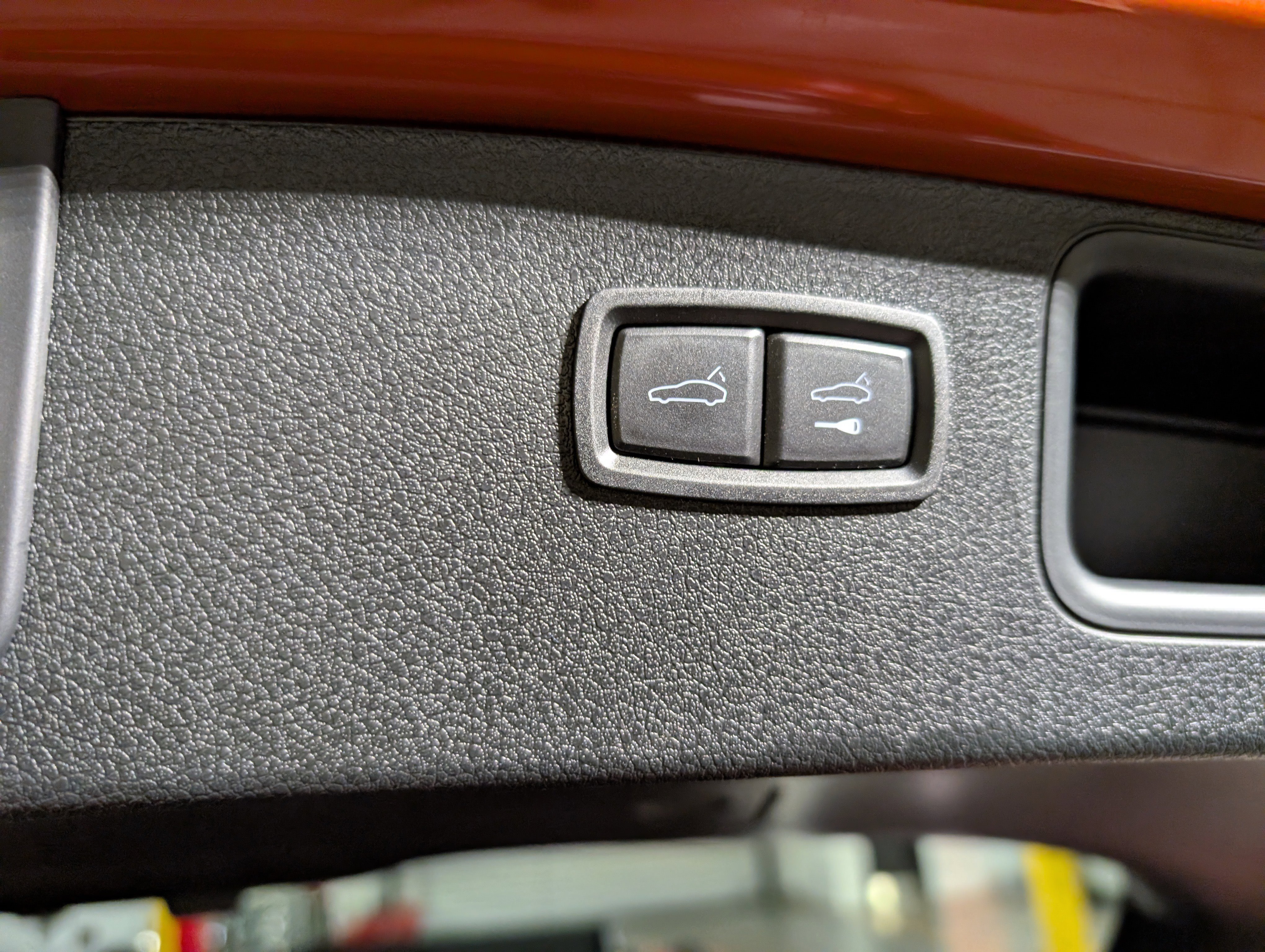 Certified 2025 Porsche Macan image 25