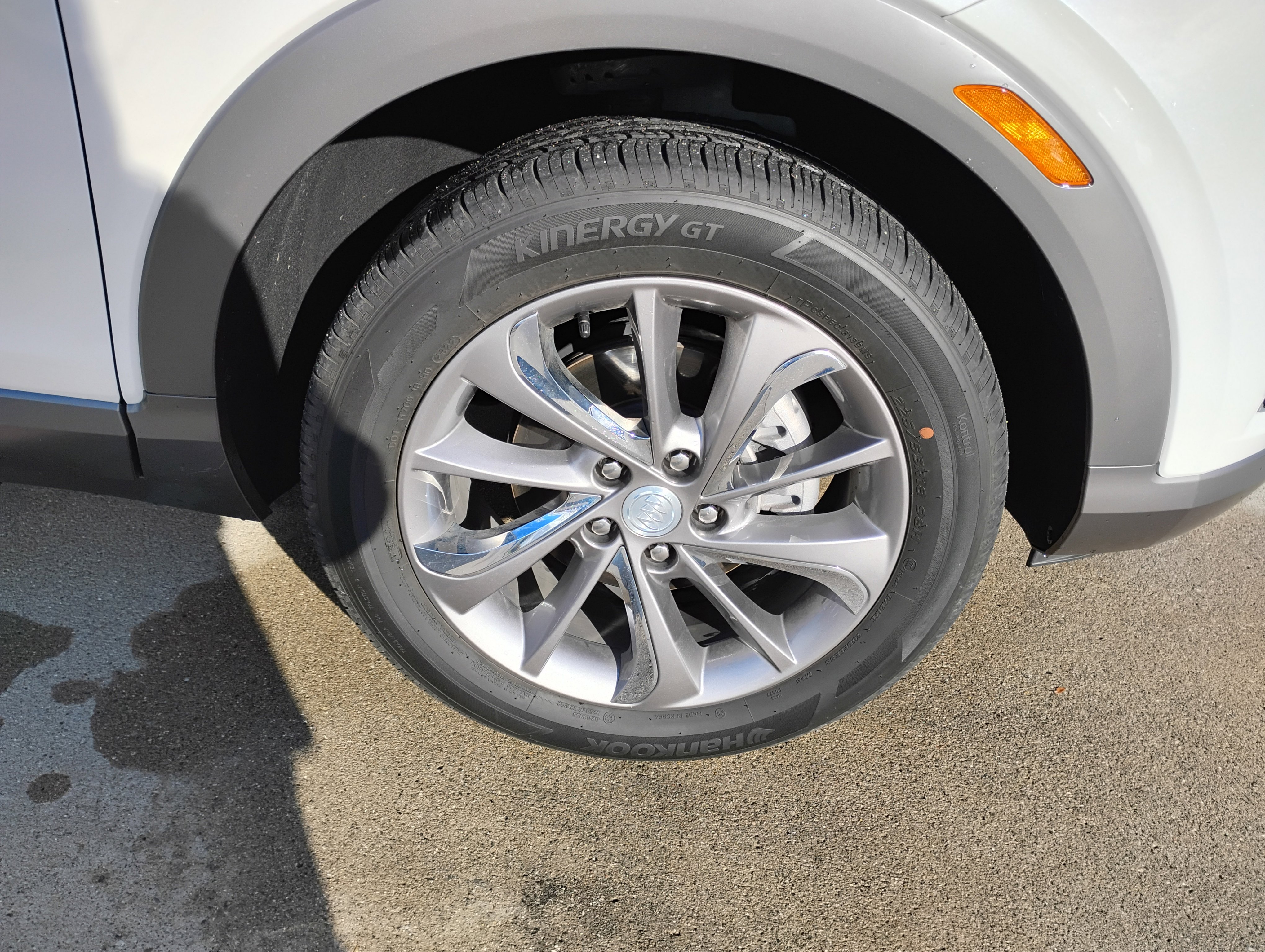 Used 2022 Buick Encore GX Essence w/ Experience Buick Package image 26