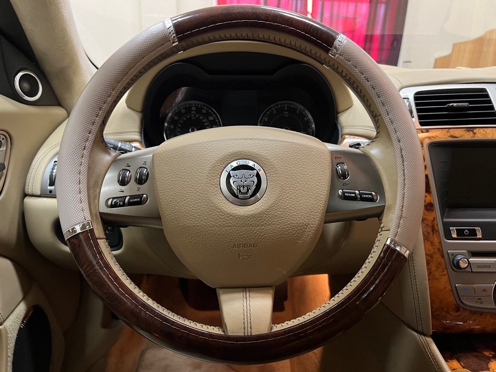 Used 2010 Jaguar XK Coupe RWD image 29