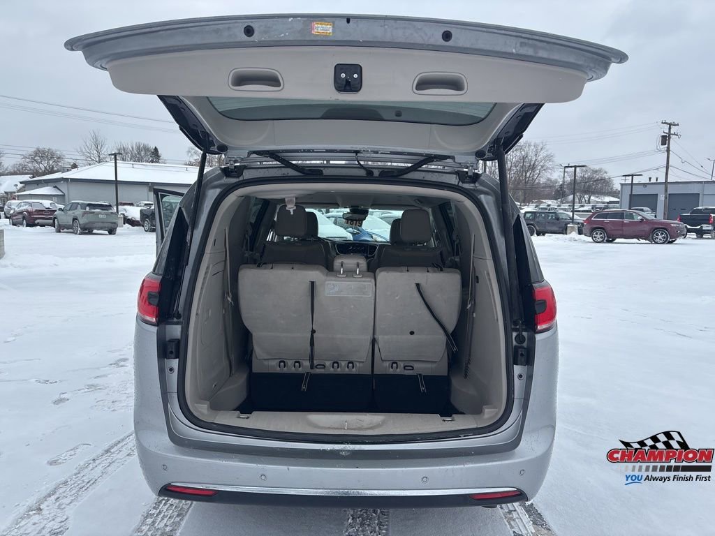 Used 2021 Chrysler Pacifica Touring-L image 30