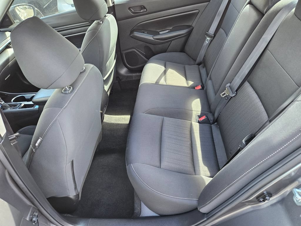 Used 2024 Nissan Altima 2.5 SV FWD image 12