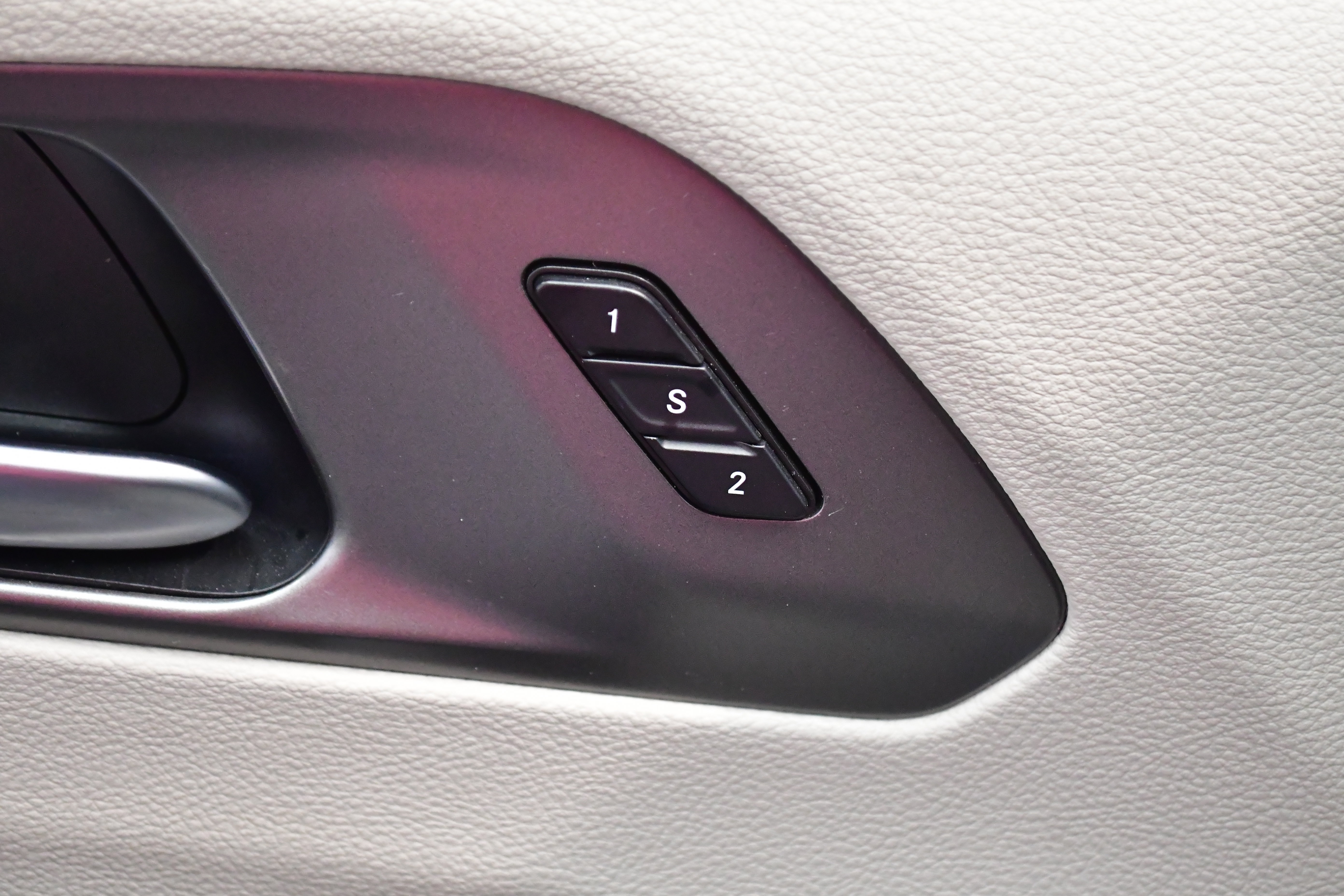 Used 2023 Chrysler Pacifica Touring-L FWD image 19