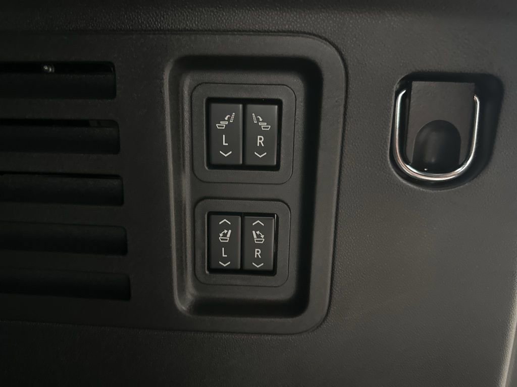 Used 2025 Chevrolet Traverse RS w/ LPO, Floor Liner Package AWD/4WD image 38