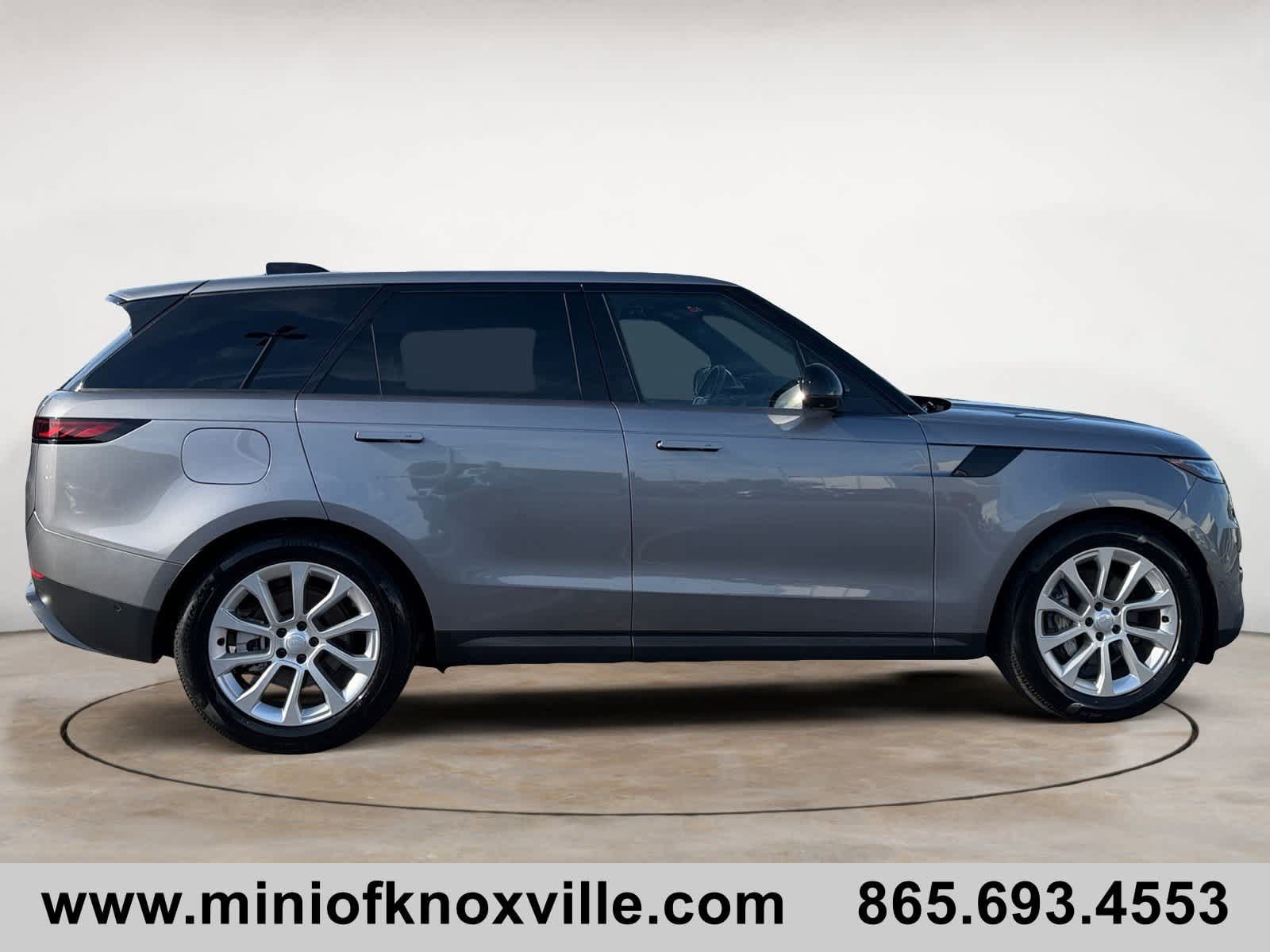 Used 2025 Land Rover Range Rover Sport SE AWD/4WD image 2