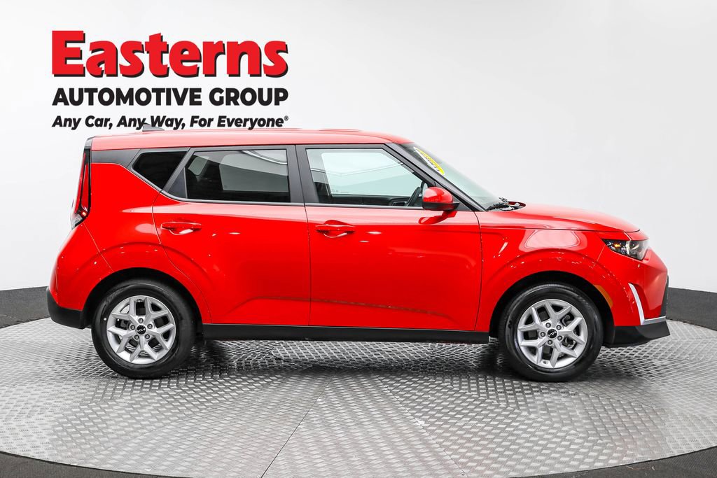 Used 2025 Kia Soul LX w/ LX Technology Package image 4