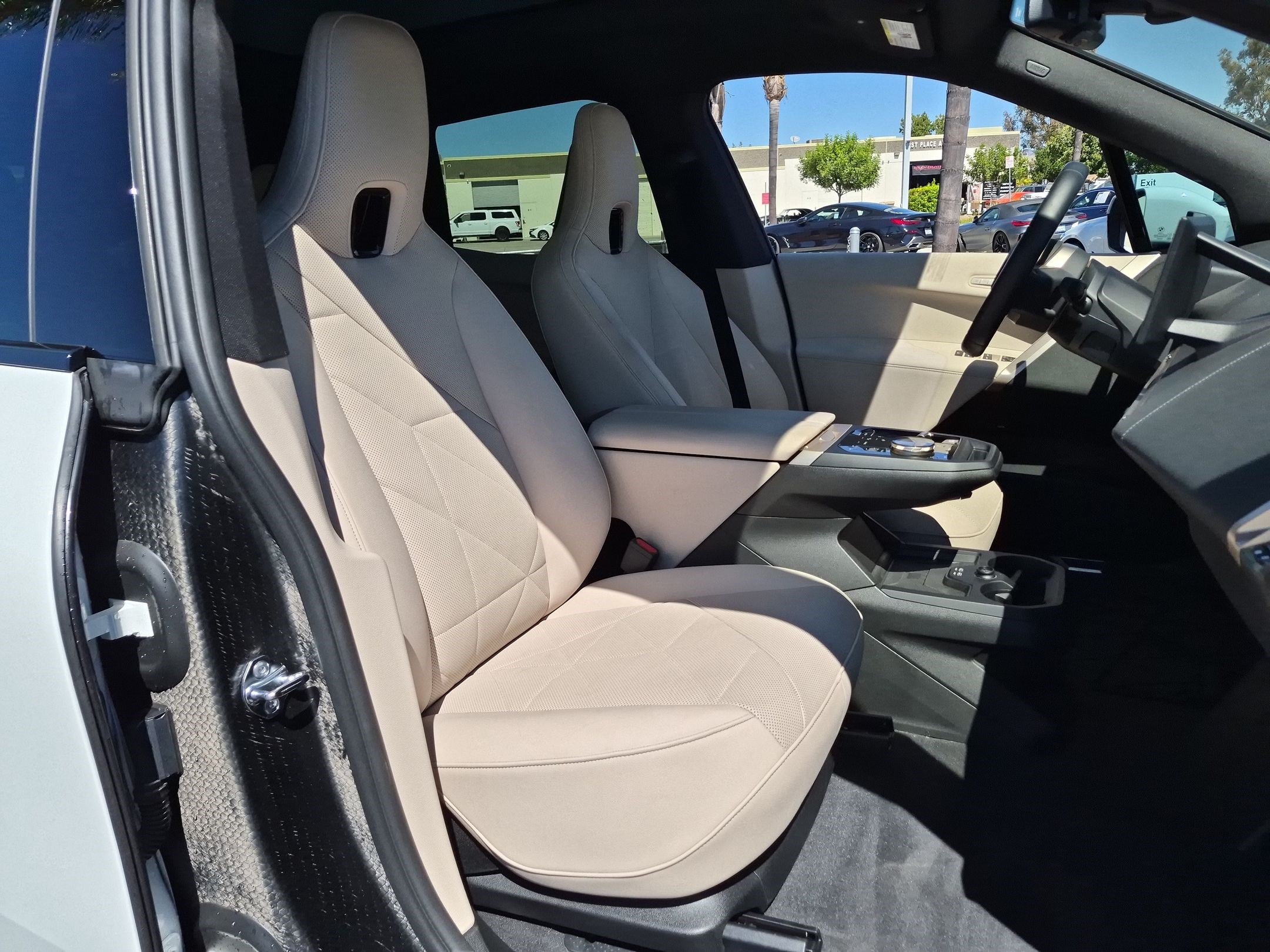 Certified 2025 BMW iX xDrive50 AWD/4WD image 31