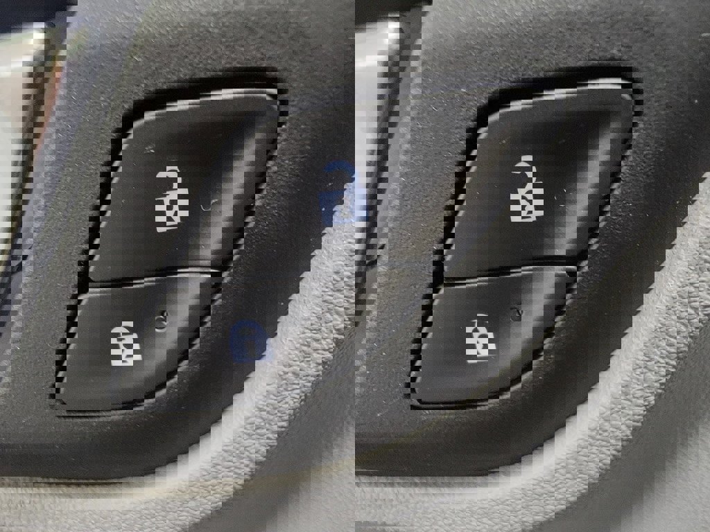 Used 2023 GMC Terrain SLT image 29