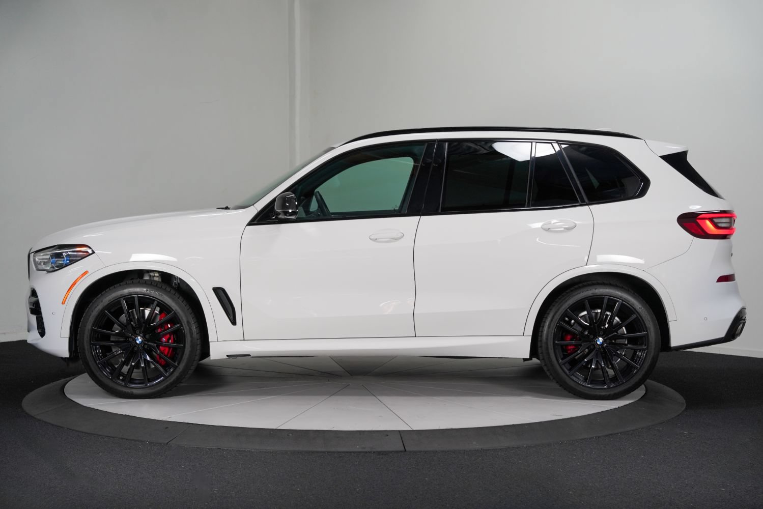 Used 2023 BMW X5 M50i w/ Executive Package AWD/4WD image 7