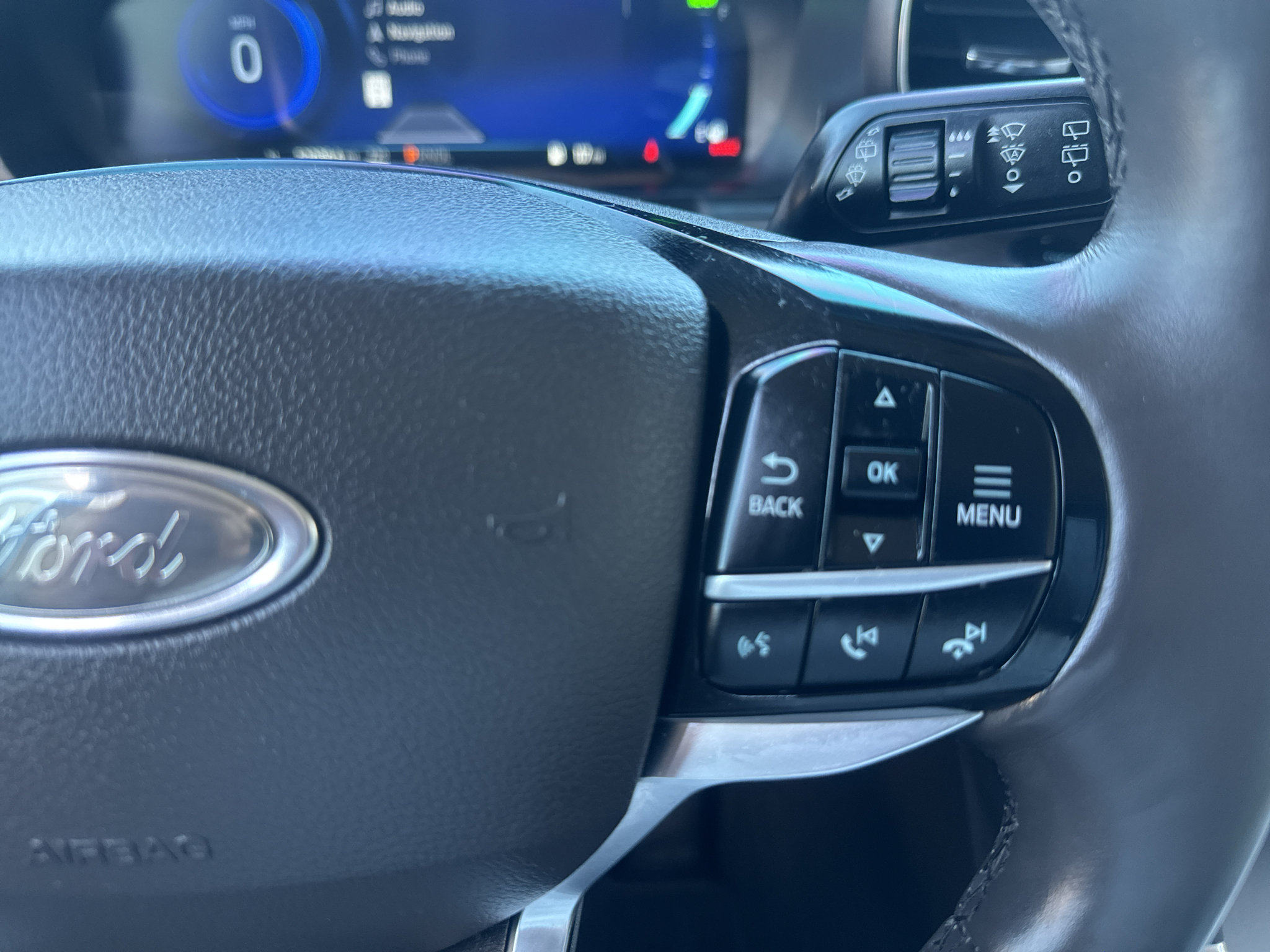 Used 2022 Ford Explorer Platinum w/ Technology Package AWD/4WD image 11