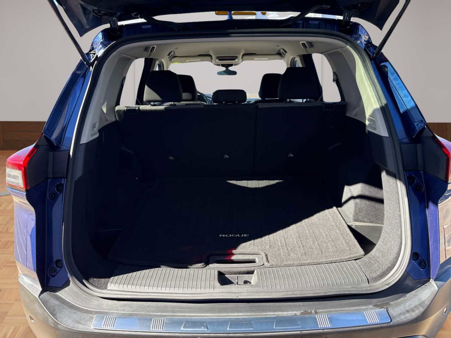 Used 2023 Nissan Rogue SV image 32