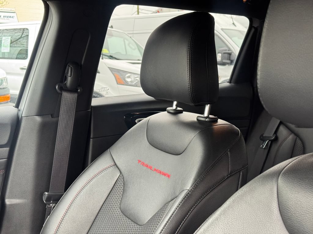 Used 2025 Jeep Compass Trailhawk AWD/4WD image 22