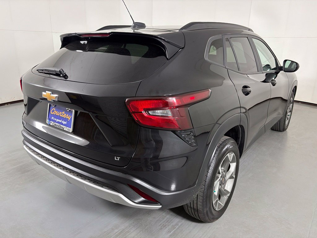 Used 2025 Chevrolet Trax LT FWD image 8